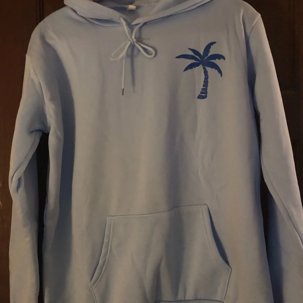 NWOT Beach theme front & back Light Blue Hoodie - Picture 2 of 2